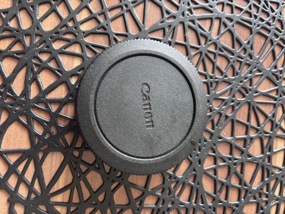 Aparat canon eos r100