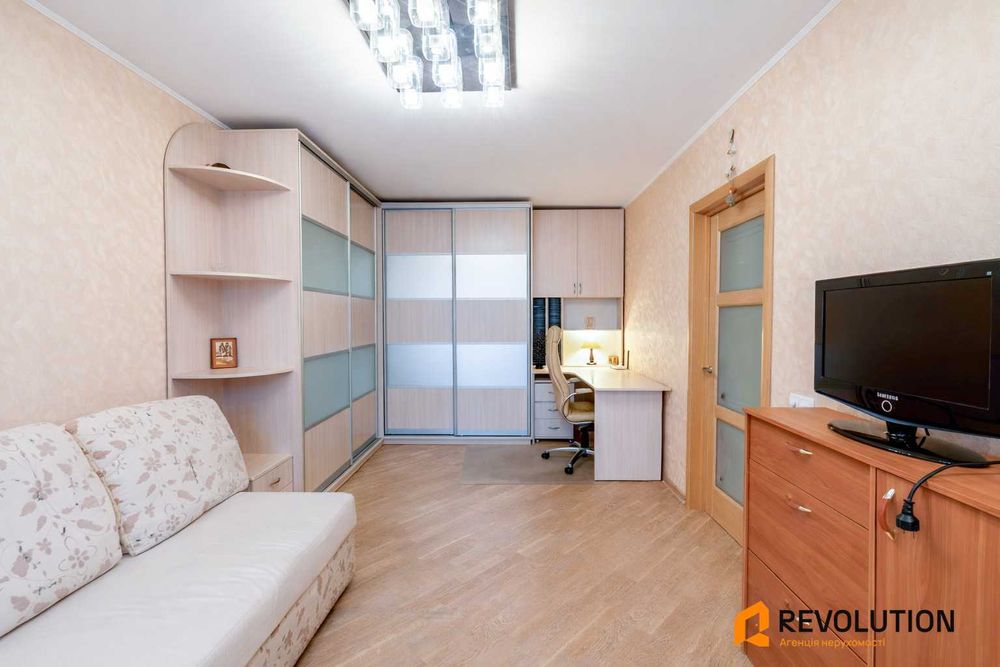 Без% Р.Шухевича 26в 2к з ремонтом, чудовий стан !