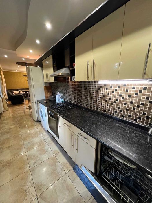 Продаж житлового будинку з ділянкою 29сот. у дуже мальовничому місці