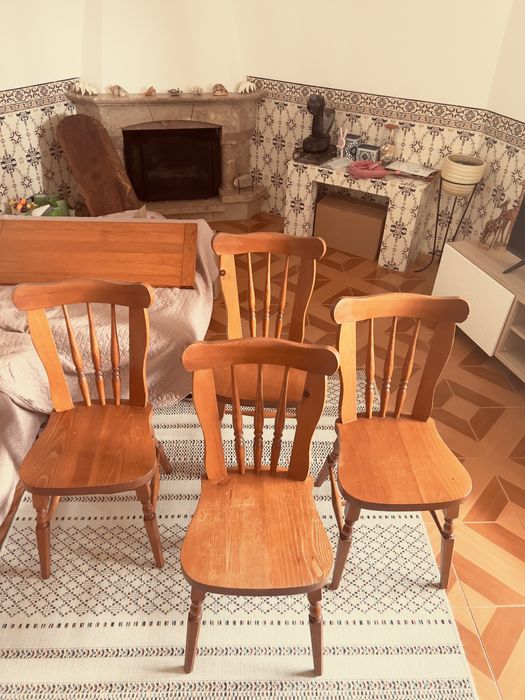 Mesa extensível com 4 cadeiras **Novo Preço**