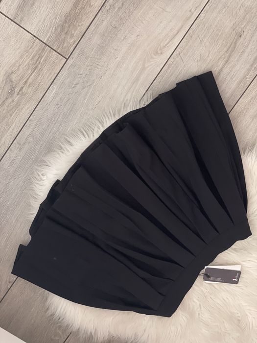 Базова чорна спідниця, розмір s-m