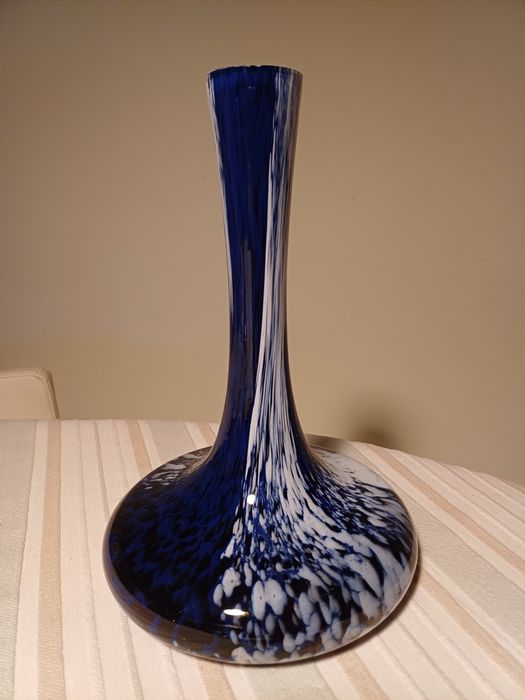2 exquisite dark blue and white ceramic vases435182237134376962