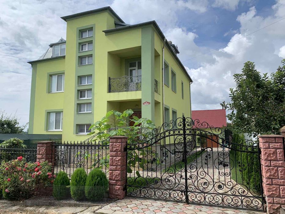 Продам будинок в Гусятині