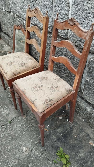 Par de Cadeiras em Madeira Maciça