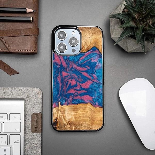 Etui z drewna i żywicy na iPhone 14 Pro Max Bewood Unique Vegas - różo