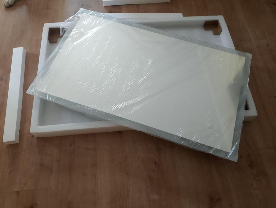 Nowiutkie lustro LED