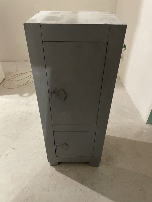 Сейф металевий високий