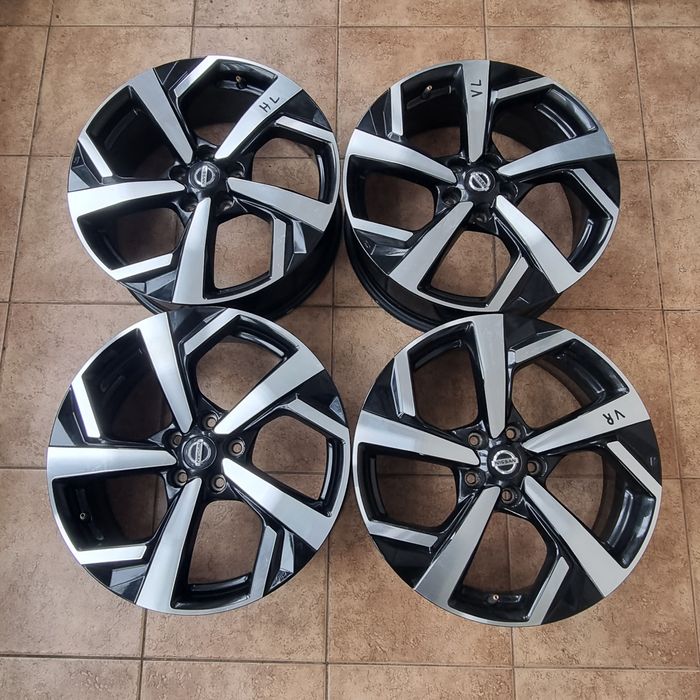 Диски Nissan R19 5x114.3 7j ET40 ЦО66.1 оригінал