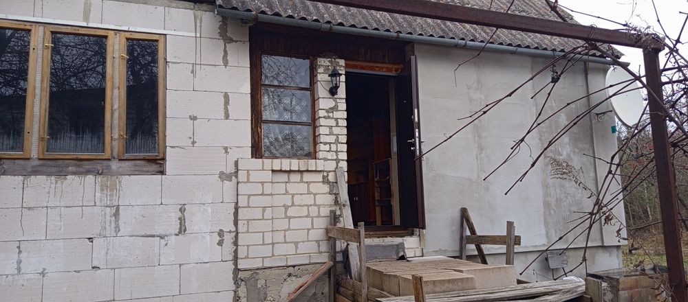 Продається будинок в передмісті