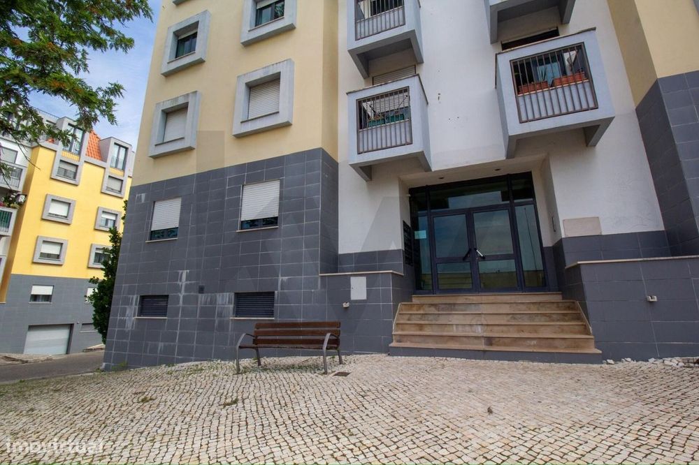 T2 com Terraço Privativo de 42 m2 e Garagem Box – Santarém (Vale de Es