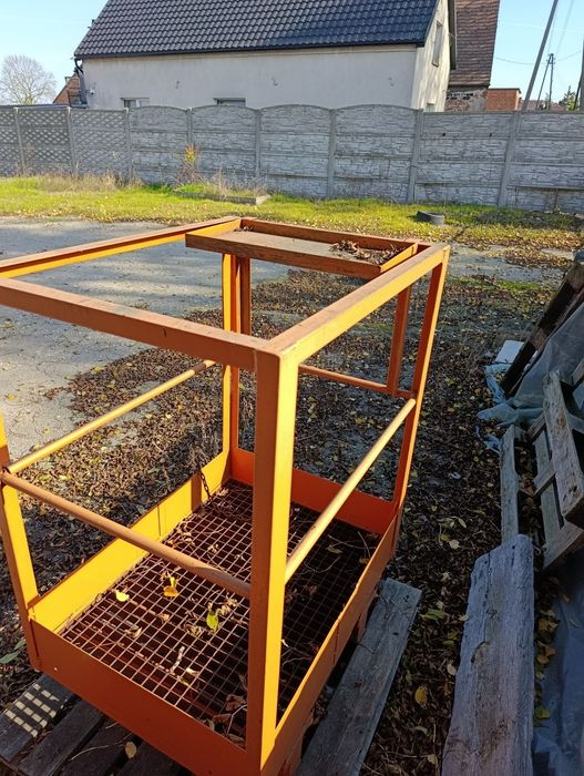 Platforma robocza do pracy na wysokości. Do wózka widłowego.