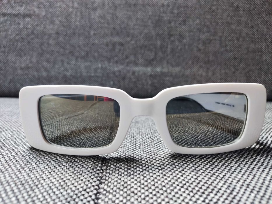 Okulary przeciwsłoneczne marki Tommy Hilfiger