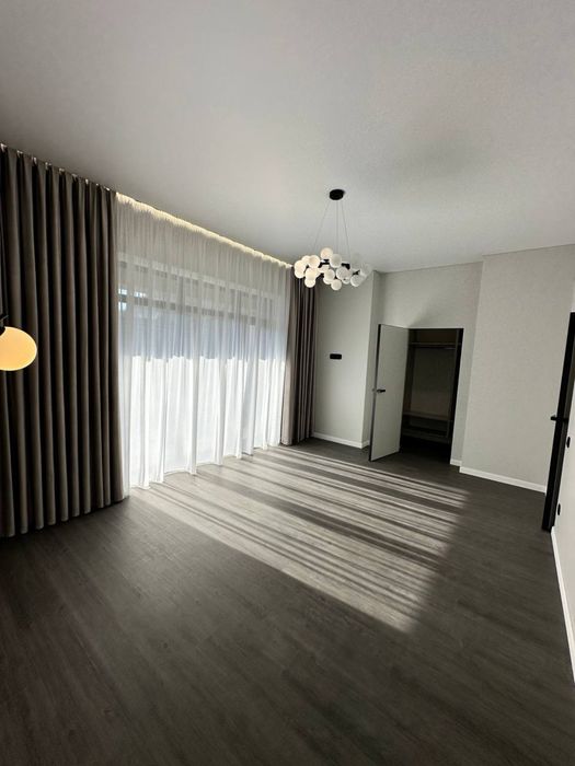 Продаж будинку 165 м2  з ремонтом, 9.5 соток, Стоянка, закрите КМ