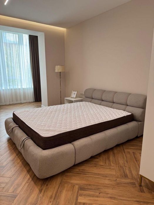 Продаж 2-к квартири у новобудові