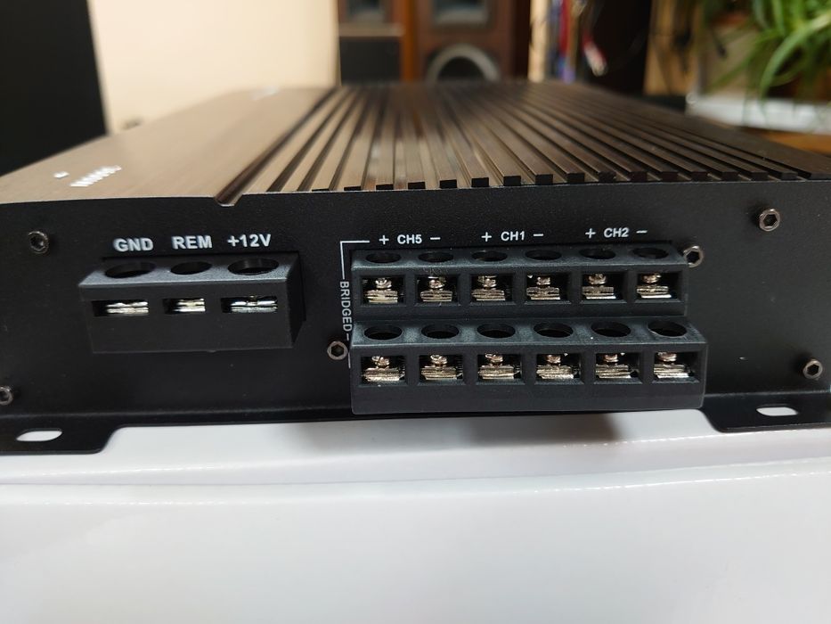 6-канальный автомобильный усилитель 6х50вт RMS