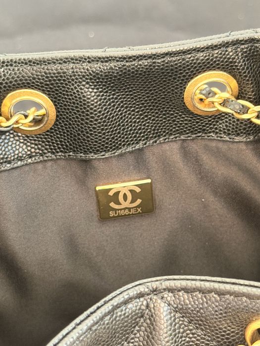 Chanel Drawstring Bucket Bag preta Caviar Gold Hardware