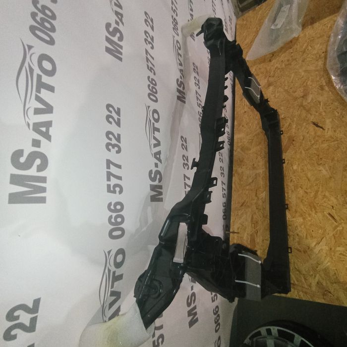 Установочна панель телевізор Audi q5  17- 2.0 AWD