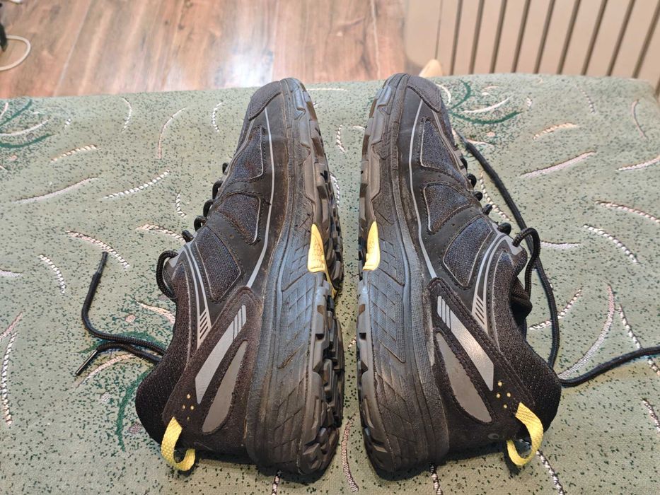 Кроссовки Asics Gel  (оригинал) фирменные размер -44 стелька- 28см.