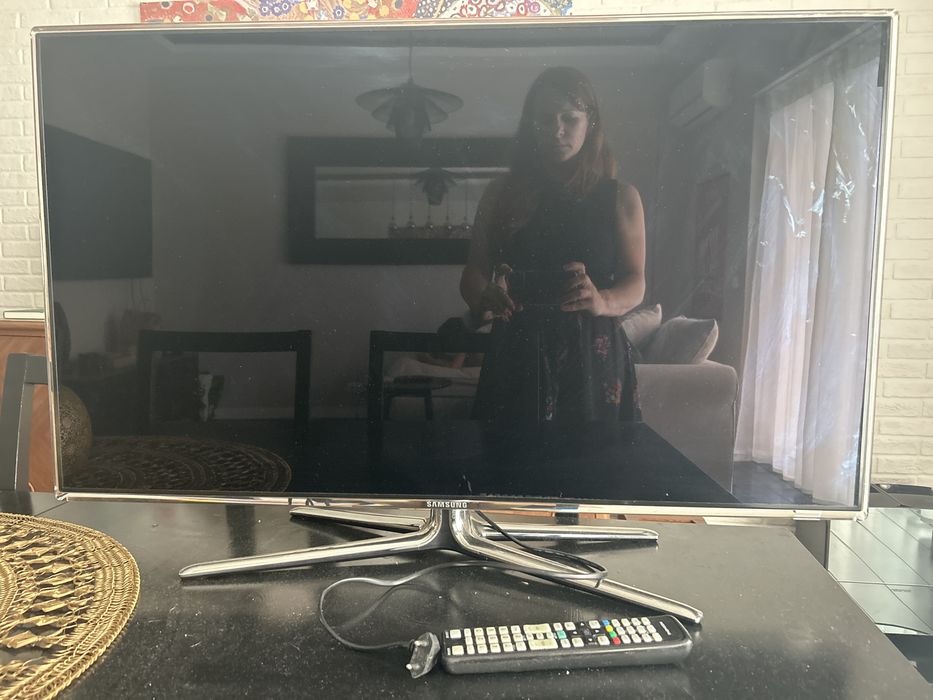 Televisor Samsung Smart TV LED de 40 polegadas (UE40D7000LS) com ecrã de 105cm. Opção conjunto com sistema som Yamaha
