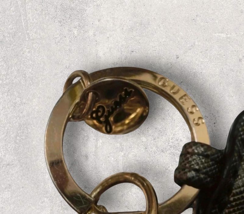 Porta Chaves Guess