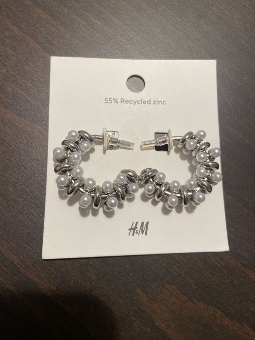 Brincos/argolas prateadas com pérolas - H&M (novas)