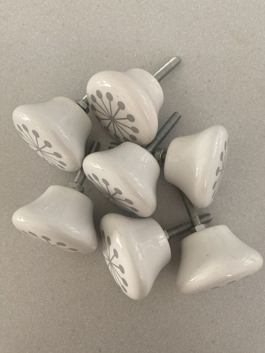 Ceramiczna gałka Kwiatek do mebli Bloomingville
