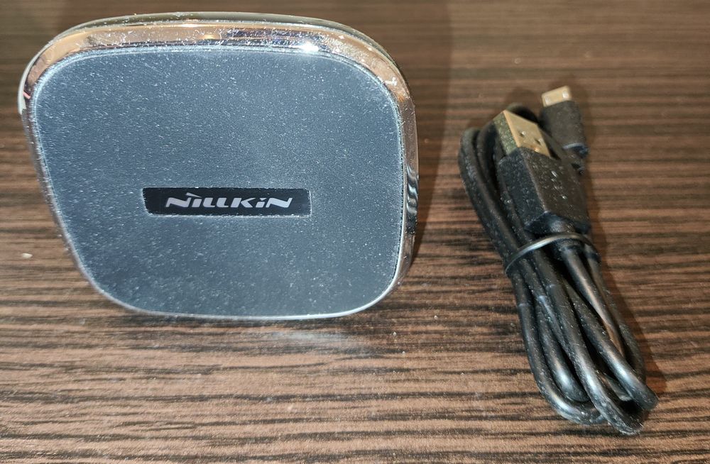 Aвтомобильный держатель с функцией беспроводной зарядки
Car Magnetic W