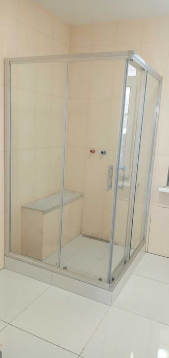 Душевая кабина стеклянная на поддон из плитки под заказ. Акция!