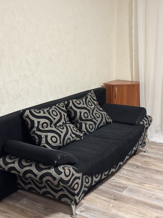 Вільна    Критий ринок Двокімнатна  Квартира  2 кімнати подобово