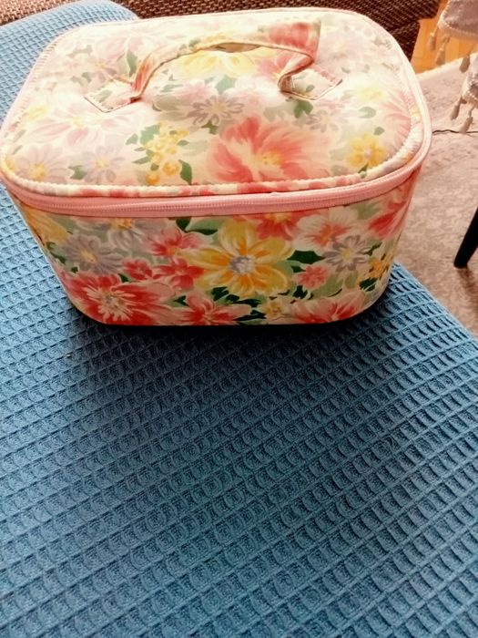 Sprzedam ładny kuferek