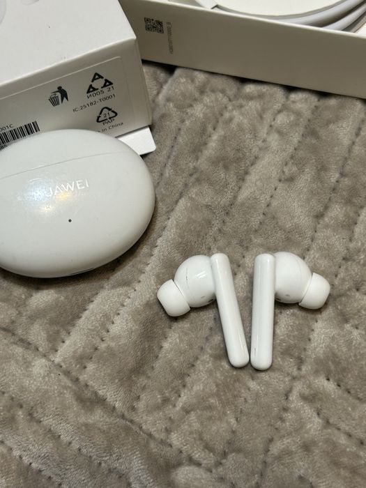 Навушники Huawei Free buds