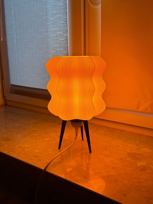 Designerska lampa stołowa Wave – pomarańczowa