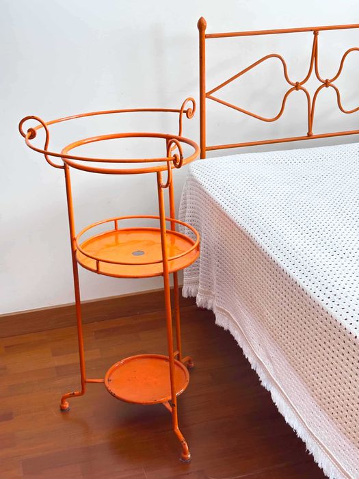 Venda Urgente - CAMA muito Antiga de Ferro maciço + Apoio LAVATÓRIO