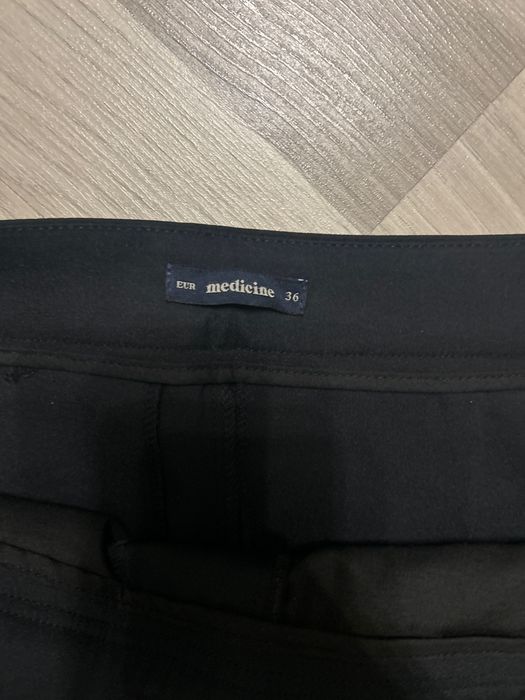 Czarne spodnie marki medicine rozmiar 36