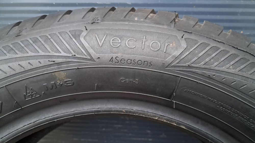 205/60R16 96V Goodyear vector4 seasons  Gen 3