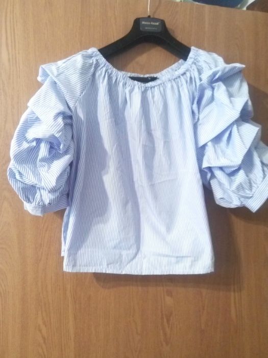 блуза с открытыми плечами хит этого лета