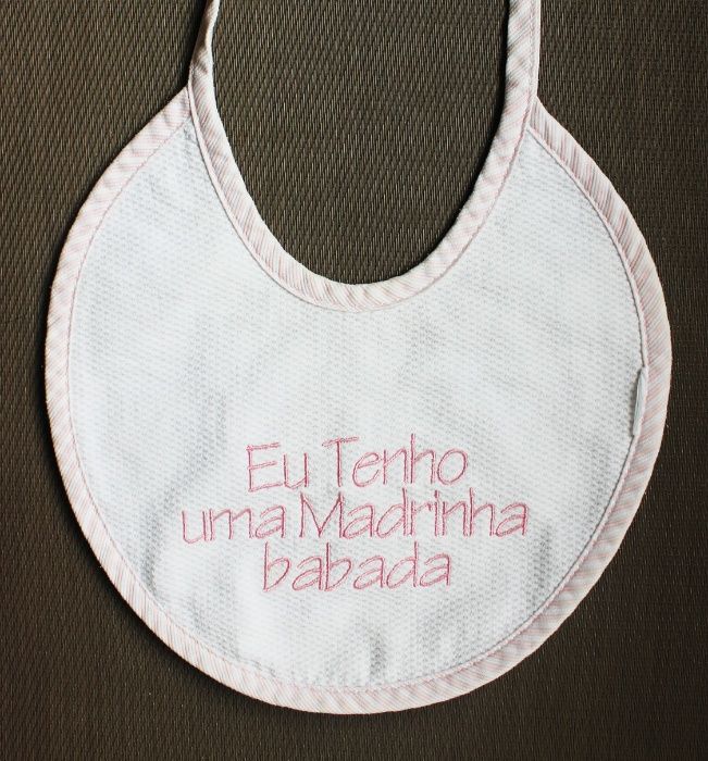 Babete 100 % algodão para bebé com bordado personalizado