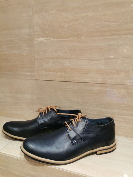 Buty nowe 39 ze skóry naturalnej