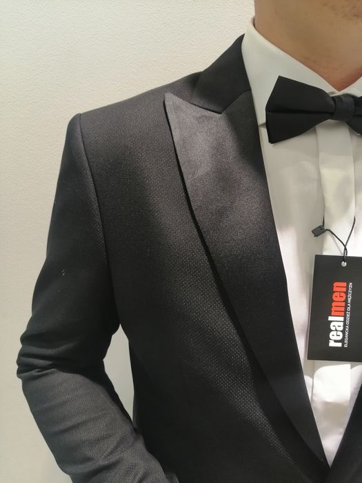 Czarny klasyczny smoking 50M