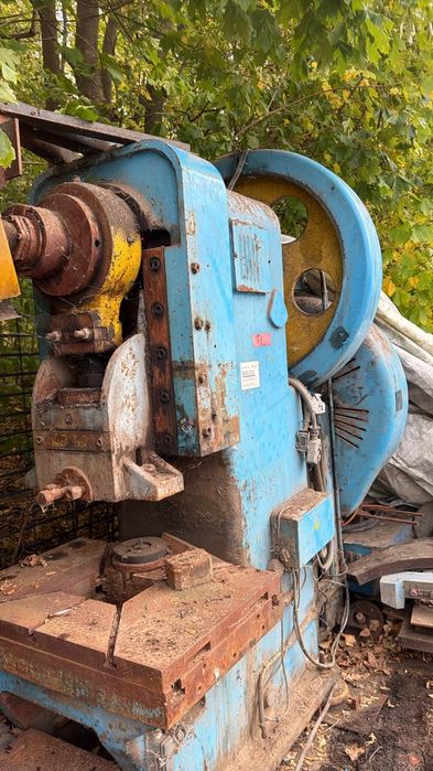 Prasa mimośrodowa Müller 150 ton – wykrawarka do metalu Gitterbox