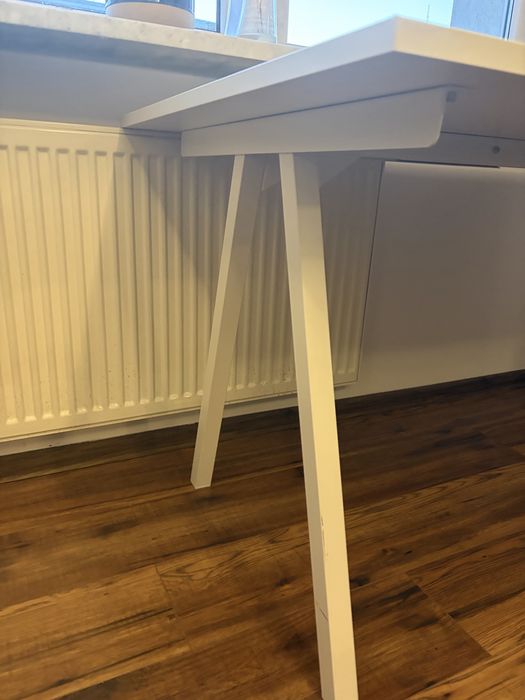 Biale biurko Trotten Ikea