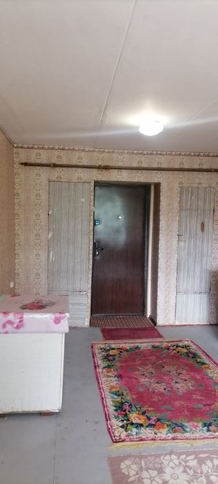 Продам малосімейку Крюков, перша  зупинка за мостом.