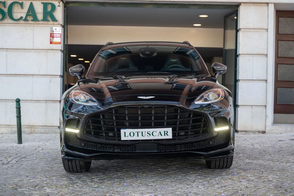 Aston Martin DBX 707