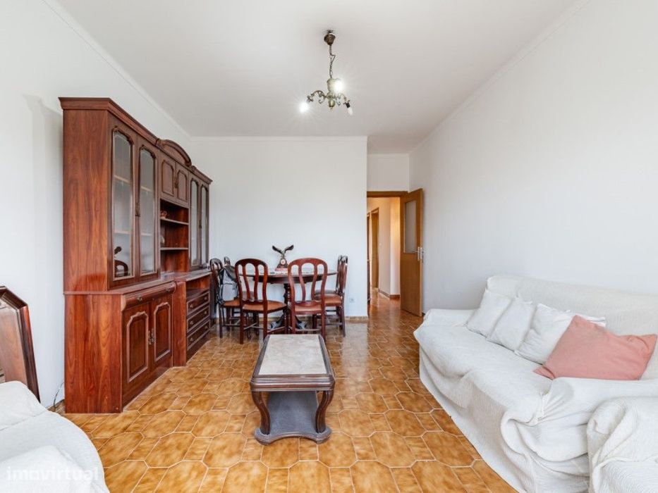 Apartamento T3 no Vale da Amoreira - Último andar — Baixa Da Banheira E Vale Da Amoreira, Setúbal