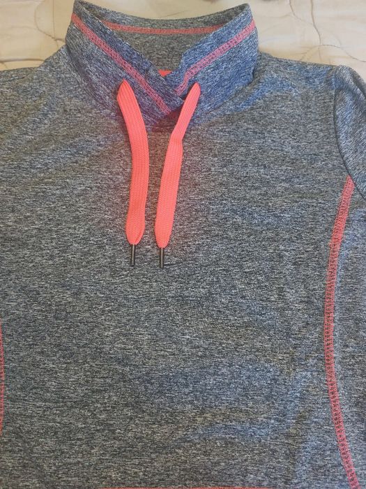 Blusa de desporto nova / M