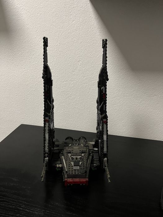 Lego Star Wars: Kylo Ren’s Shuttle 1005 peças