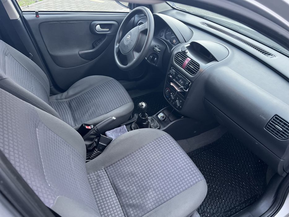 Продам Opel Corsa C 1.2МТ 2002