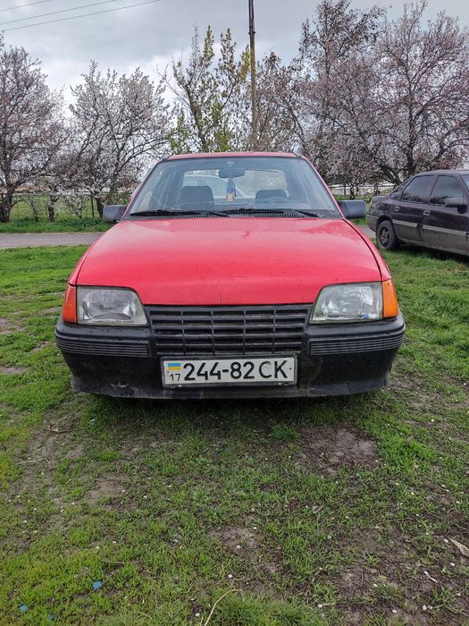 Opel Kadett 1987 р. — на ходу, простий і надійний