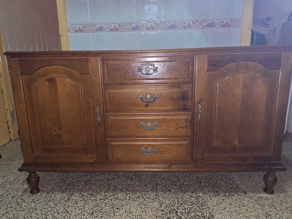 Aparador antigo usado