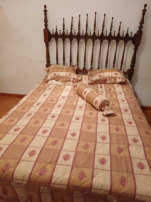 Cama com estrado e colchão E